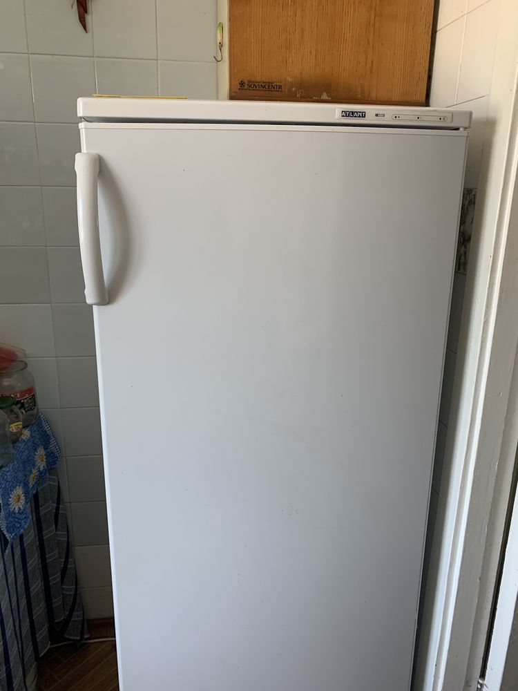 Продам морозильну камеру Атлант