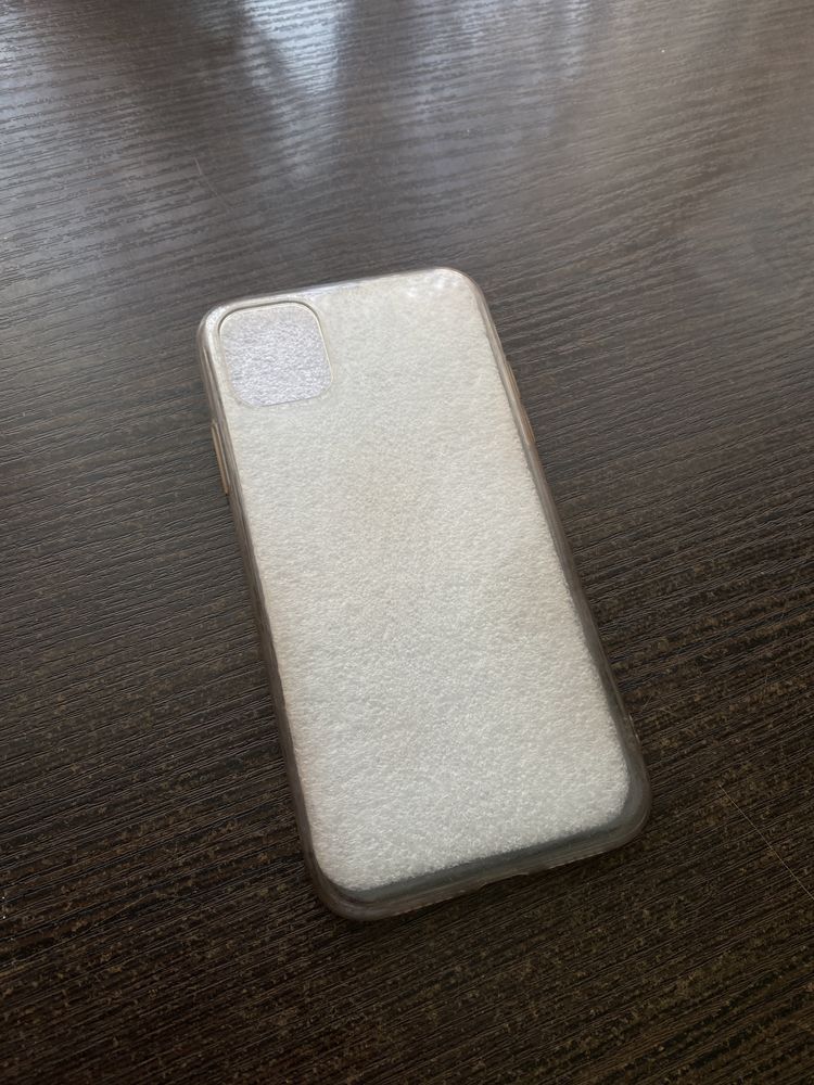 Чехли на iPhone 11