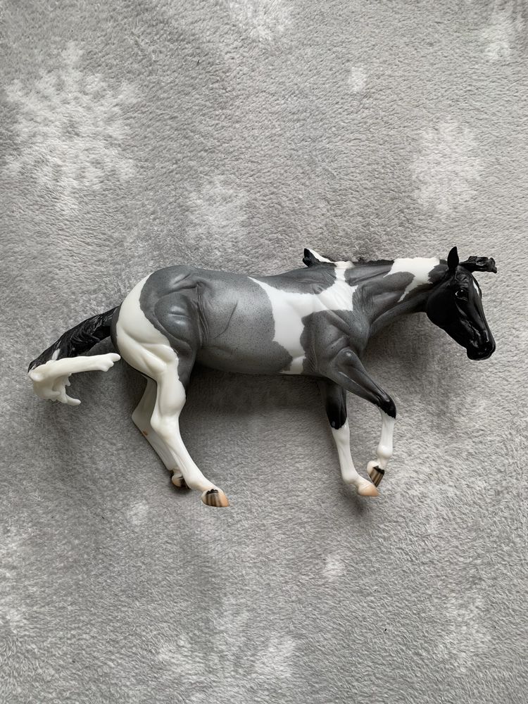 Breyer traditional Out of the blue Collector Club 2019