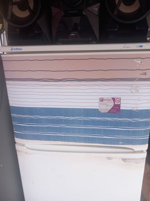 Frigorífico edesa práctica