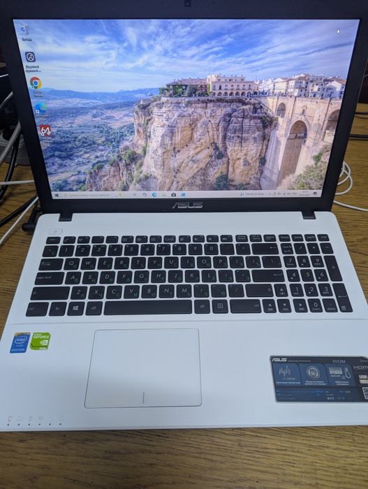 Ноутбук Asus x552m