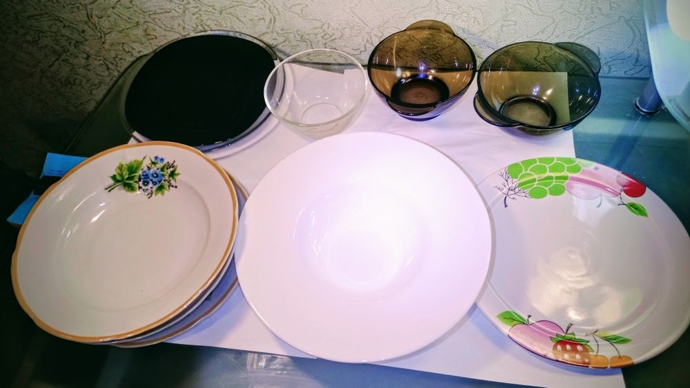 Тарілки,  салатники