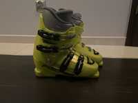 zielone buty narciarskie fischer