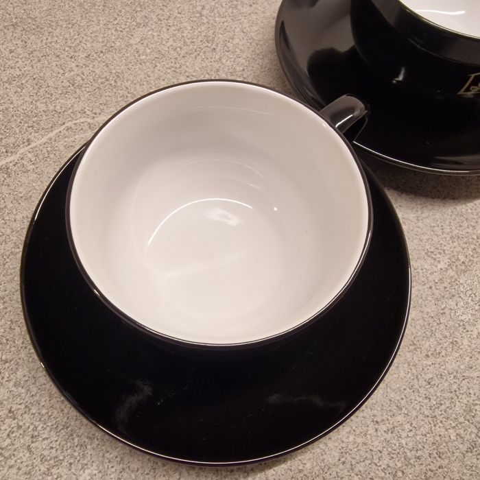 Dwie filiżanki ceramiczne do kawy - czarne, nowe