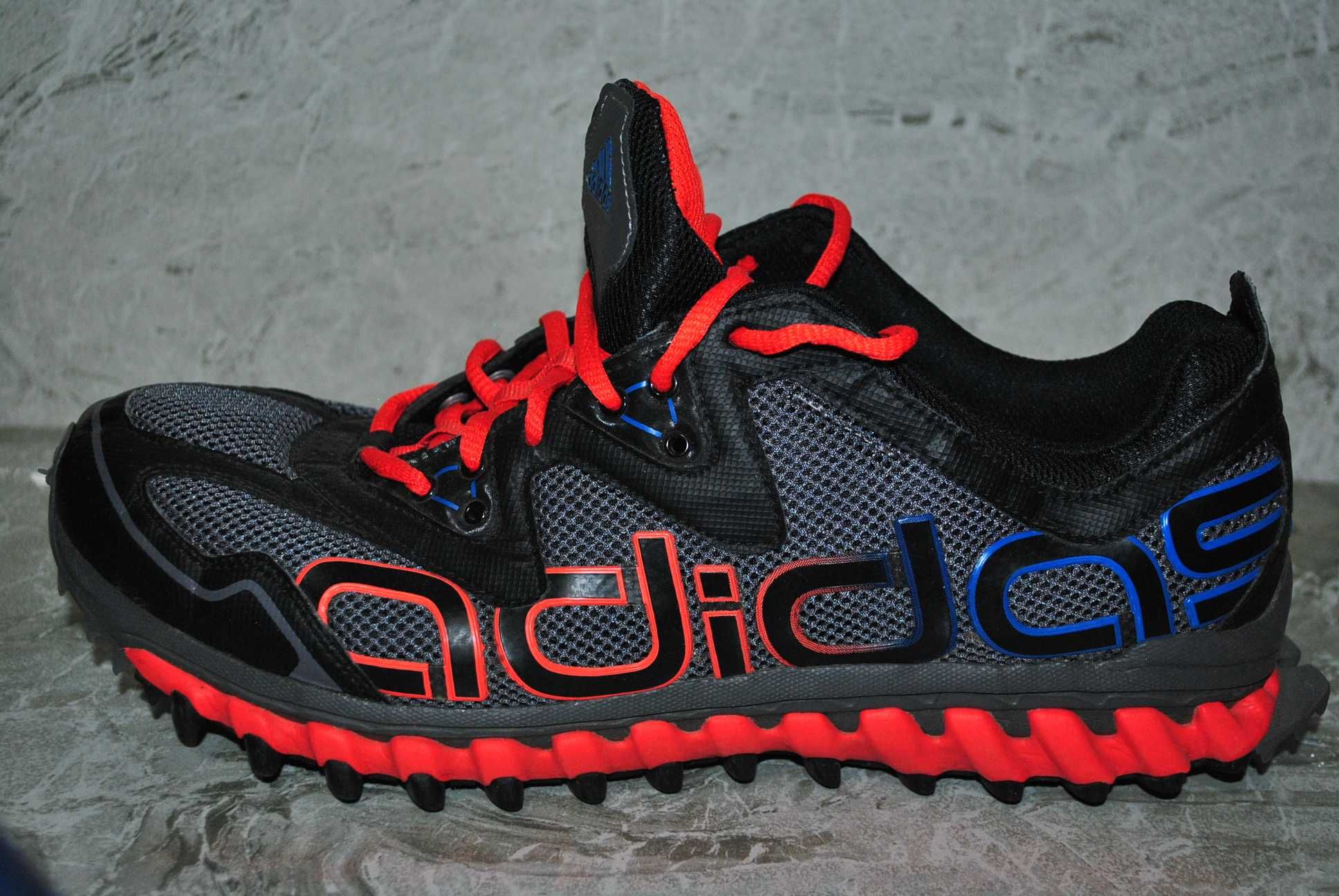 adidas спорт кроссовки 46 р
