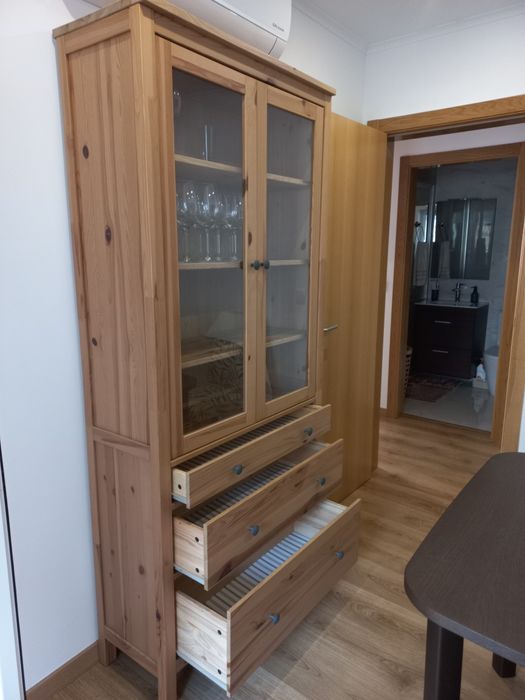 Vitrina com 3 gavetas