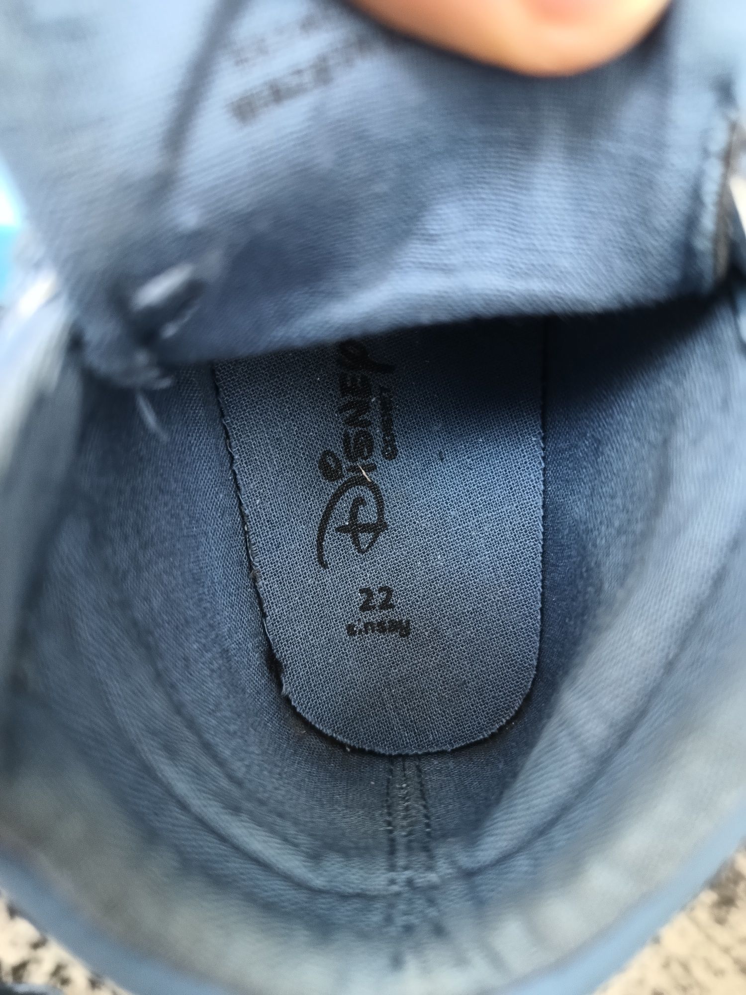 Buty wiosenne rozm 22 chłopięce na rzepy Disney