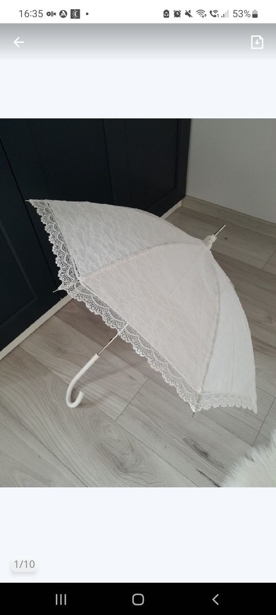 Biały parasol na ślub