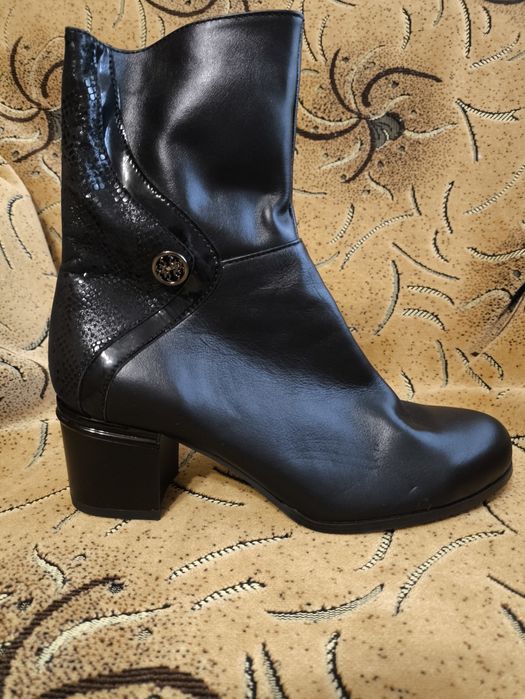 Продам кожаные сапожки