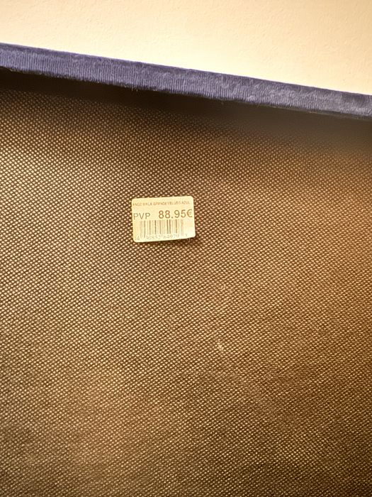 Banco azul em veludo Baú veludo com arrumção