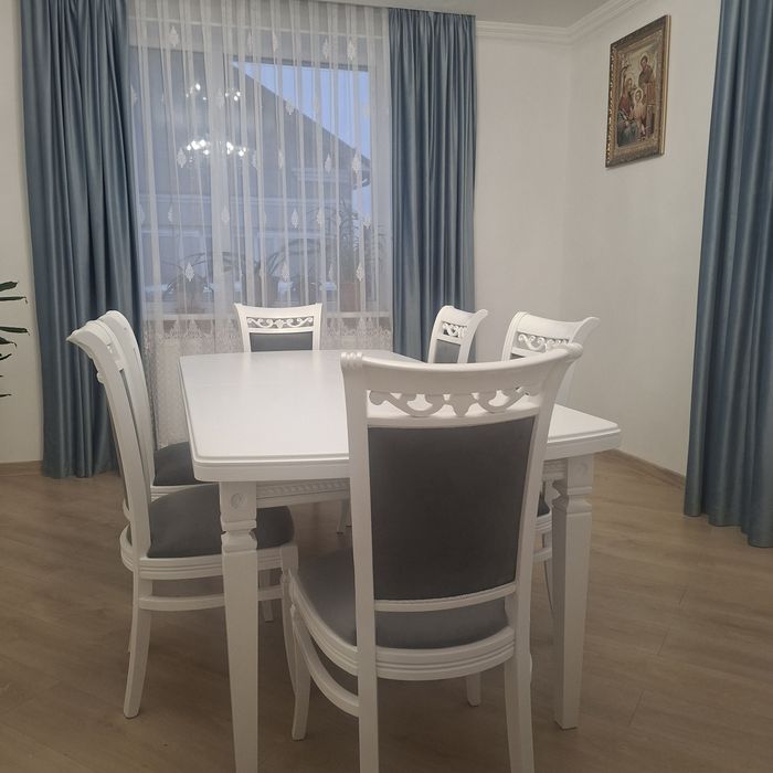 Продається  розкладний стіл і 6 крісел