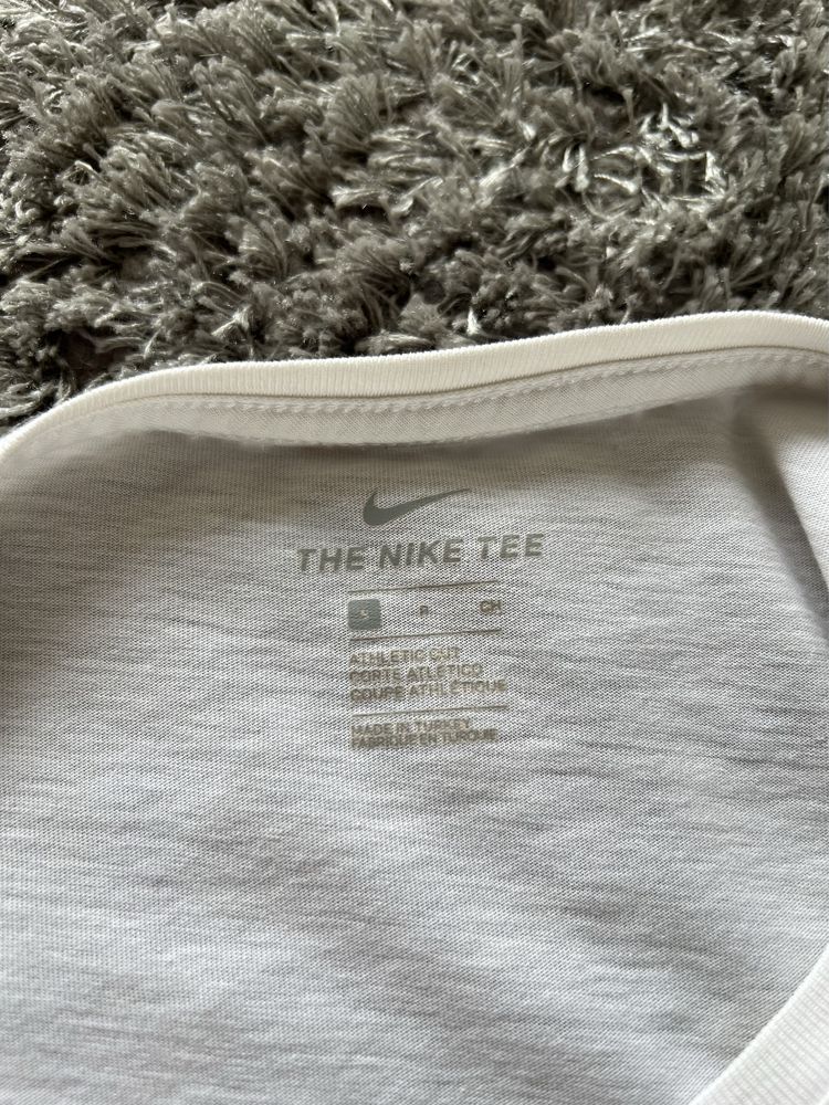 футболка Nike Tee