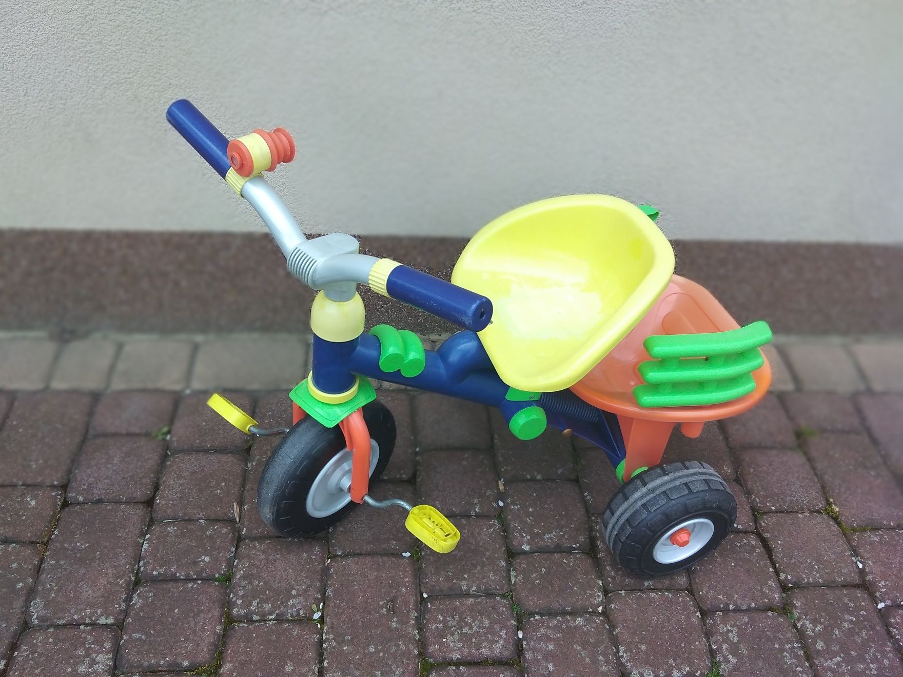 89Rowerek trójkołowy