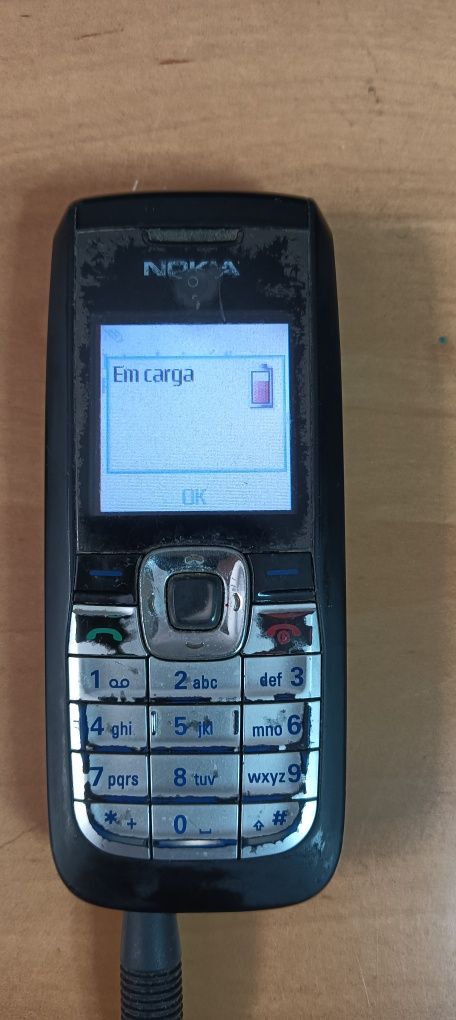 Telemóvel Nokia 2610.