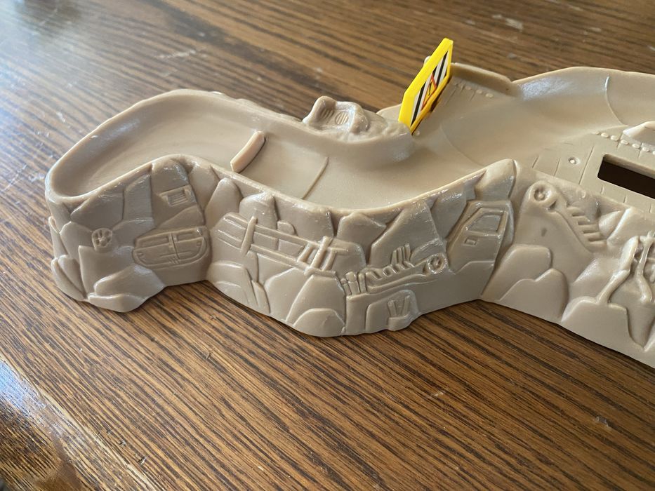 Hot wheels tornado track M2057