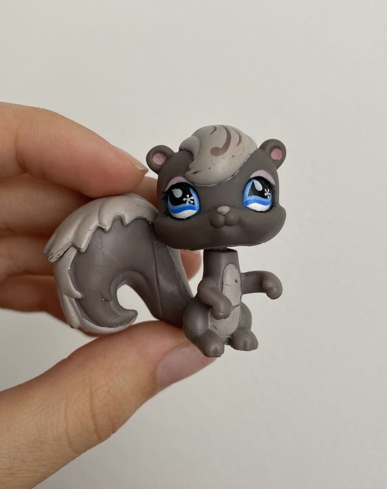 Littlest pet shop lps skunks #484