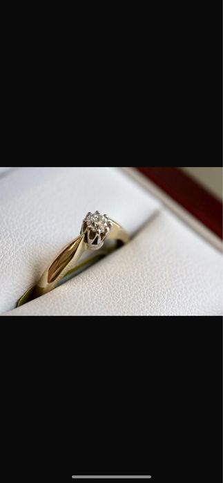 Pierścionek z diamentem typu Solitaire