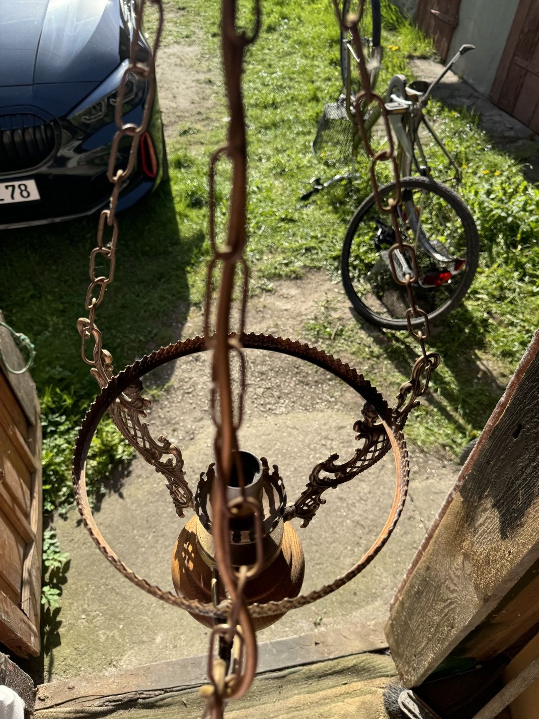 Lampa sufitowa klosz zdobiony.