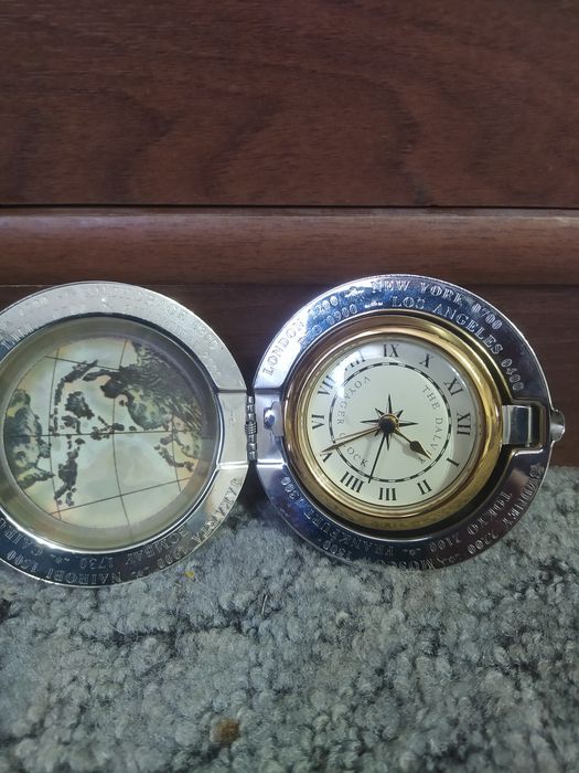 Часы дорожные с будильником.