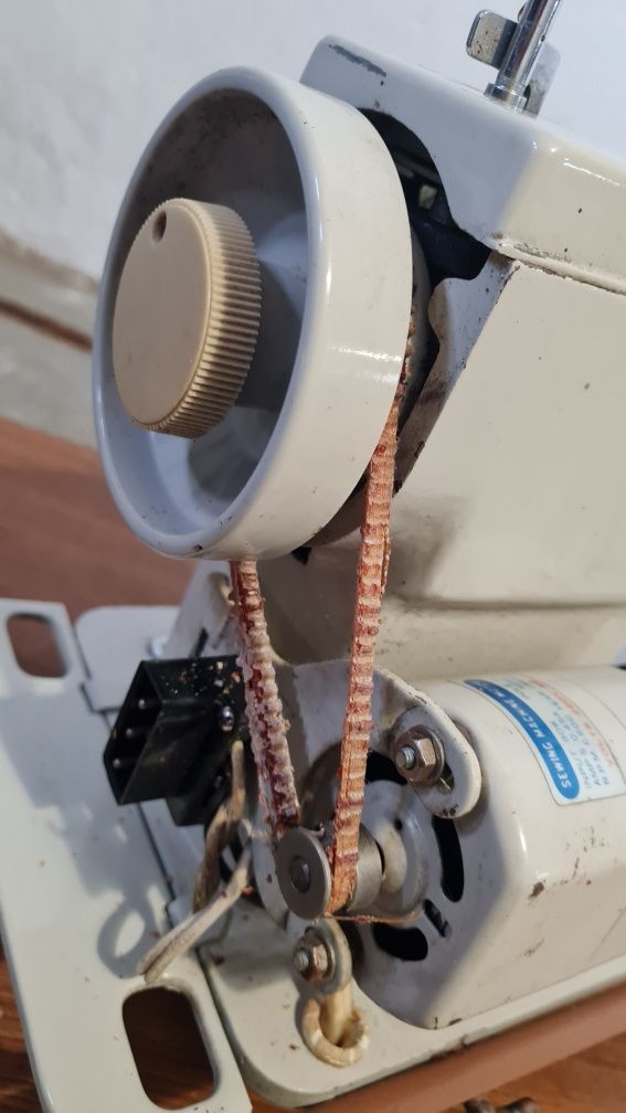 Maquina de costura  OLIVA  electricaica.