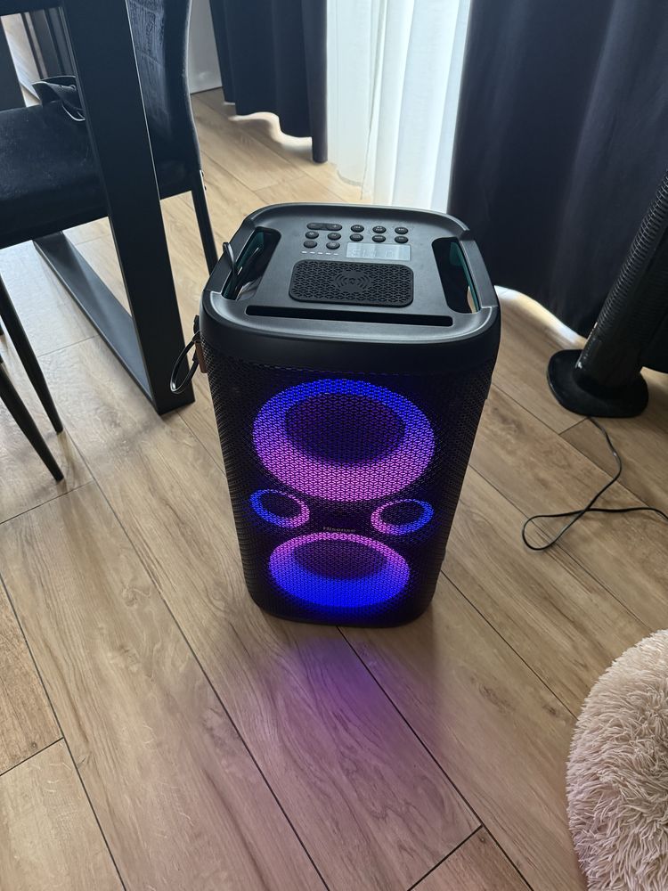 Hisense Party Rocker One Plus 300W . Dwa nikrofony karaoke.