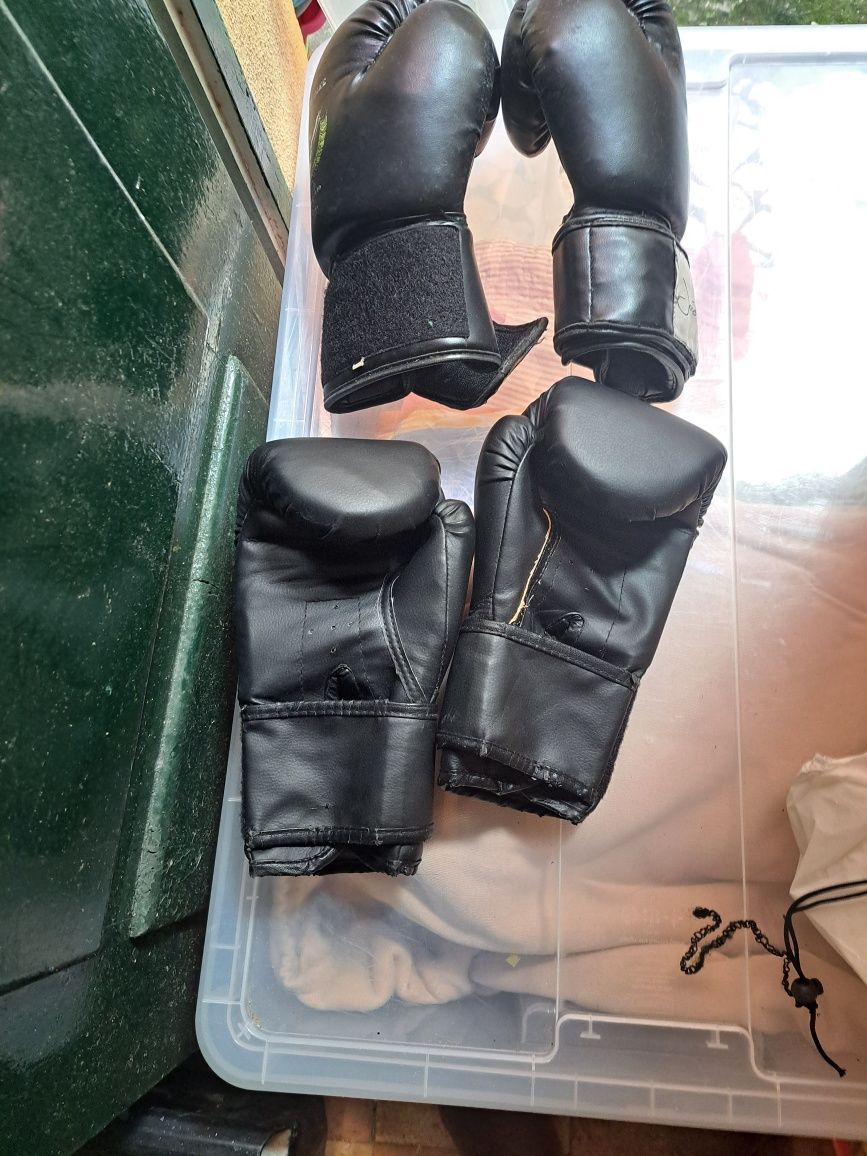 Luvas de boxe usadas