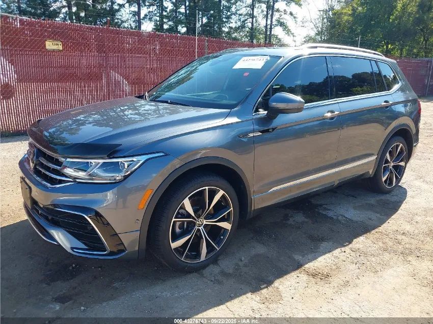 Volkswagen Tiguan Niski przebieg, Biały środek, Bogate wyposażenie