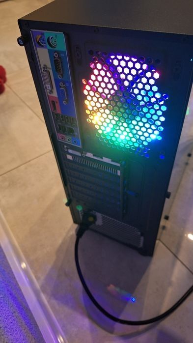 Komputer gamingowy RGB Geforce GTX Intel Core oraz 16GB RAM 512GB ssd
