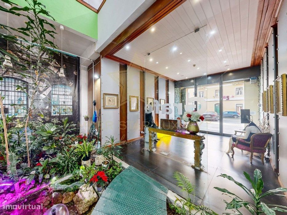 Armazém remodelado e transformado em Escritório