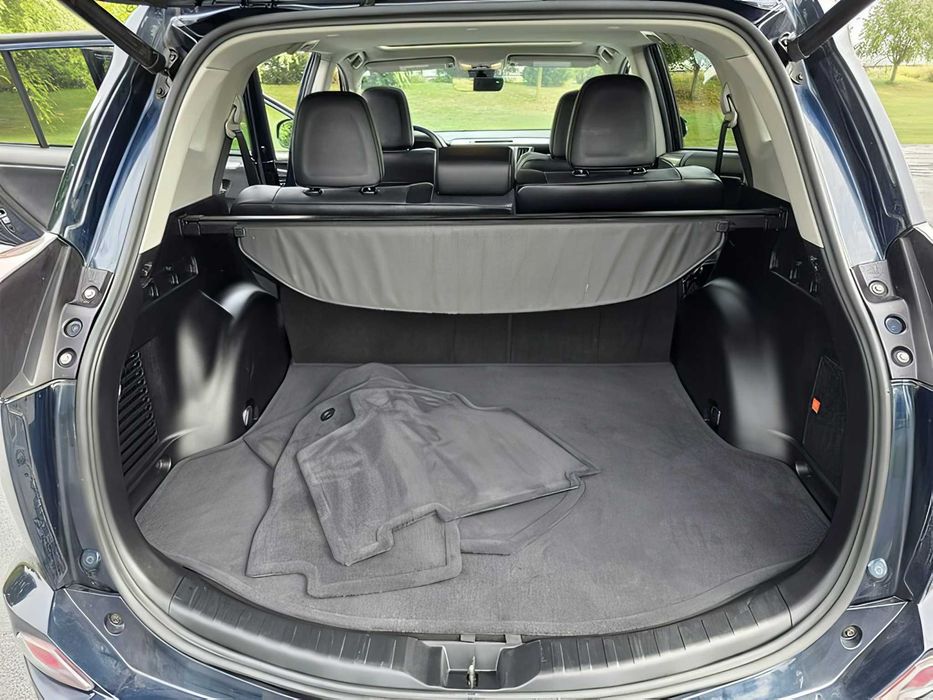 Toyota RAV4      2018