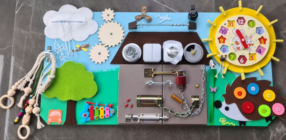 Tablica manipulacyjna sensoryczna edukacyjna