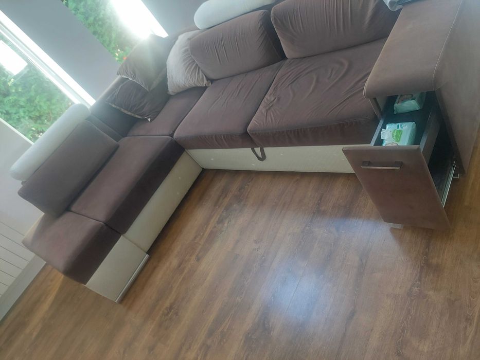 Narożnik z funkcją spania , pojemnikiem na pościel