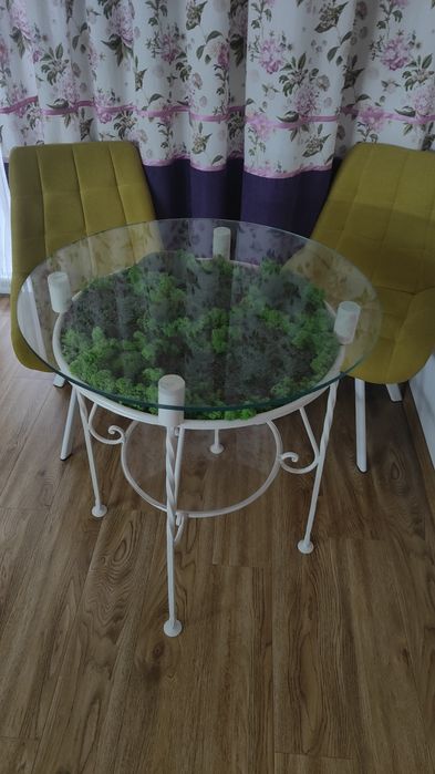 Стіл декоративний