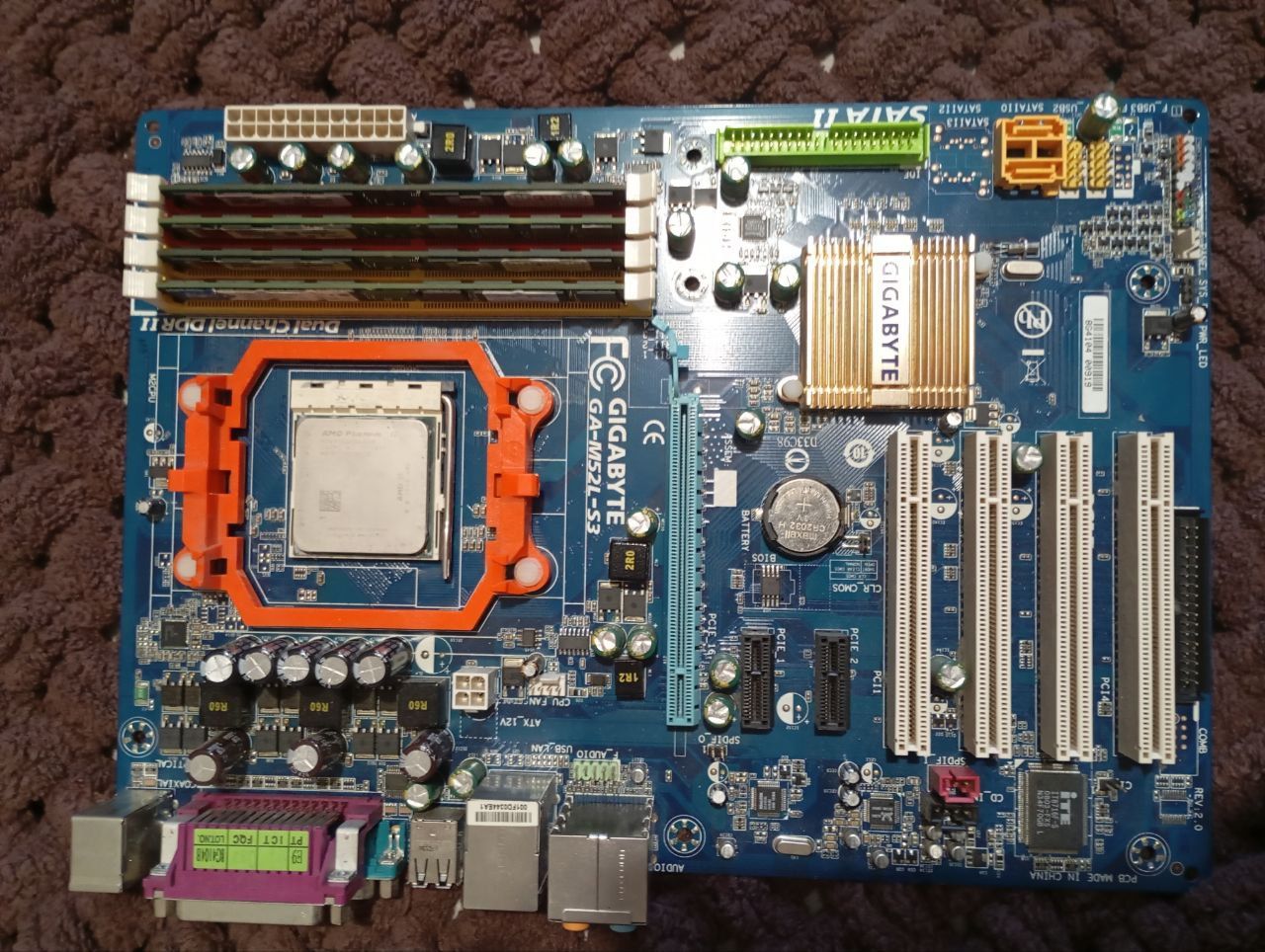 Материнская плата Gigabyte GA-M52L-S3