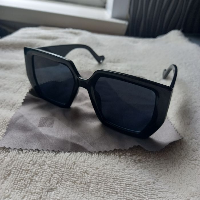 Сонцезахисні окуляри з широкими дужками