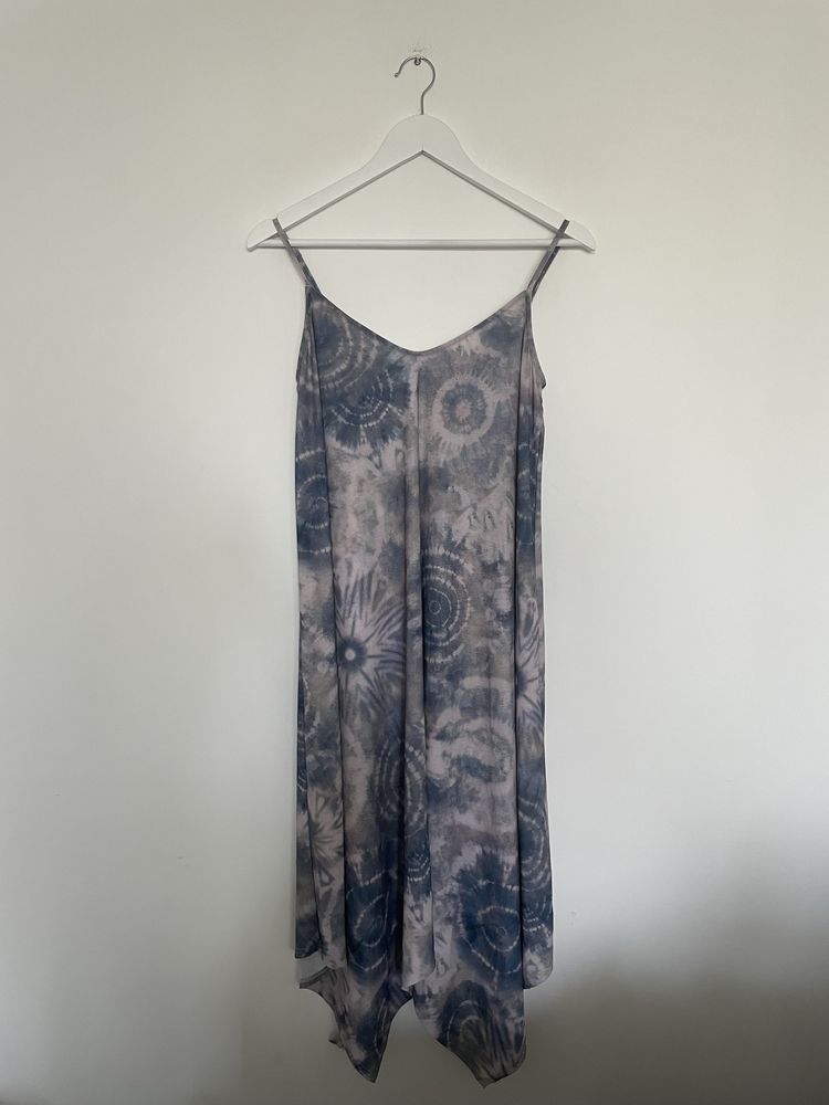 Letnia sukienka midi asymetryczna na ramiączka zwiewna Mohito 34/XS