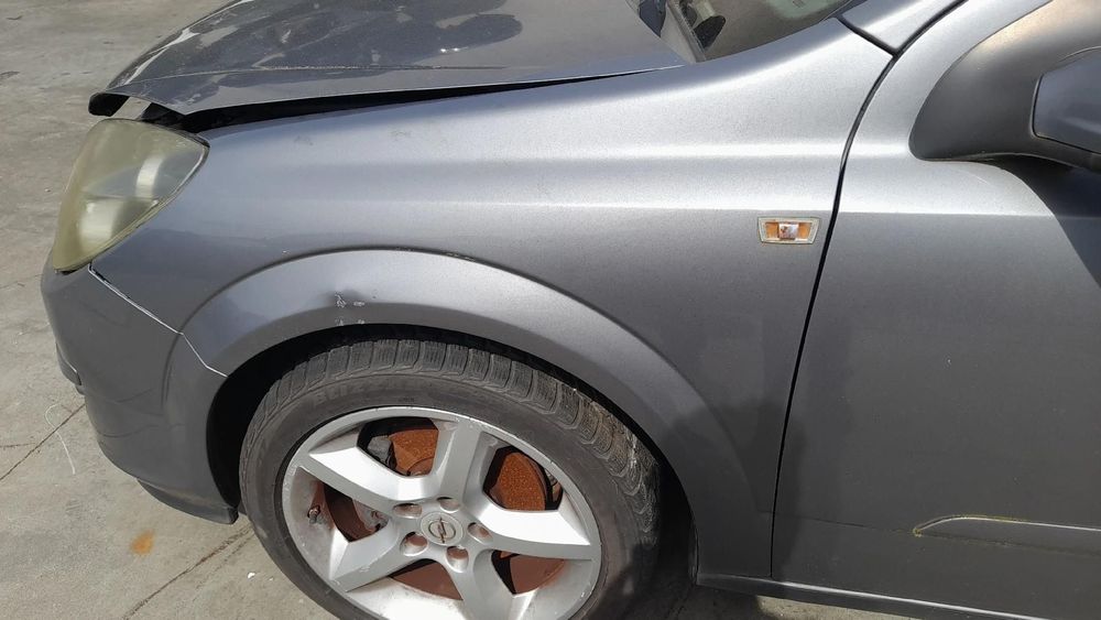 Guarda-lamas esquerdo OPEL Astra H Caravan (L35)