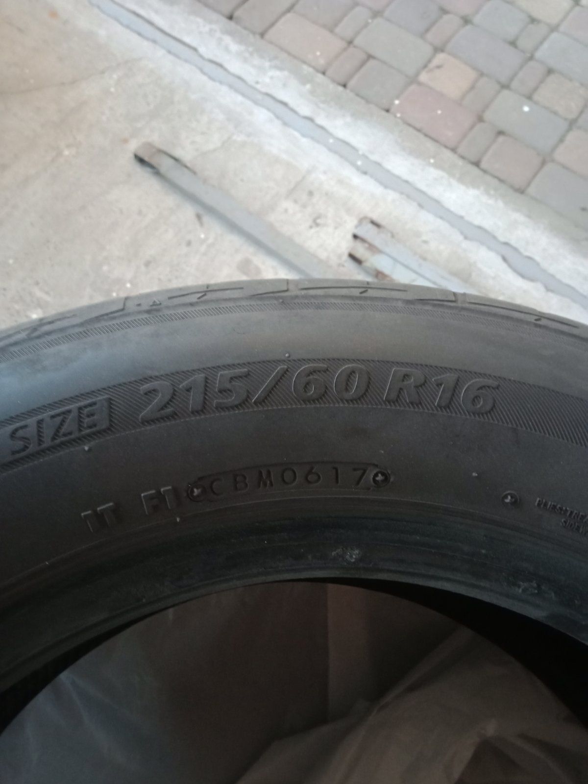 Резина, гума BRIDGESTONE 215/60 R16