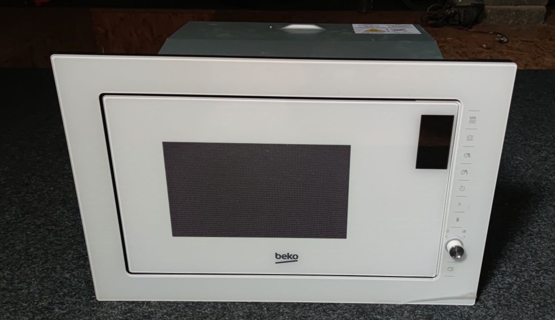 Kuchenka mikrofalowa Beko MGB 25333 WG