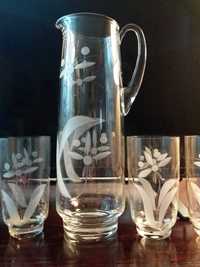 Dzban i szklanki - zestaw szklany z kwiatami