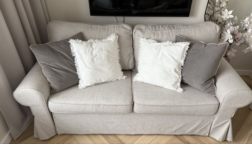 Sofa IKEA 2-osobowa, rozkładana, jasna, stan bdb!