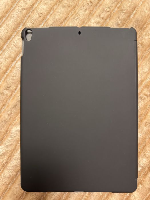 Чехол на iPad 10.5