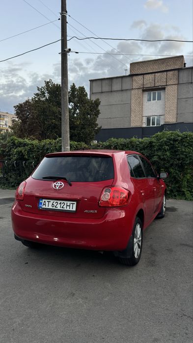 Toyota Auris продам машину