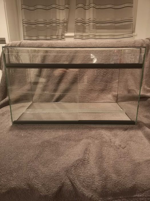 Nowe terrarium plus wyposażenie