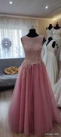 Wyjątkowa różowa suknia ślubna