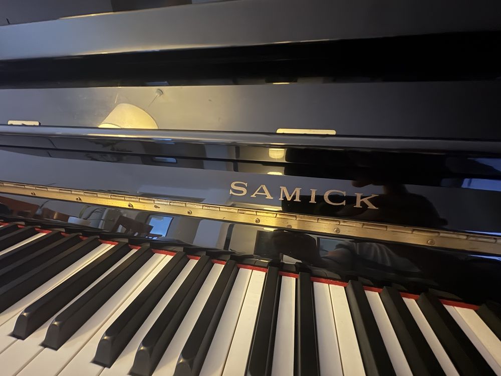 Samick JS upright piano - Gloss black