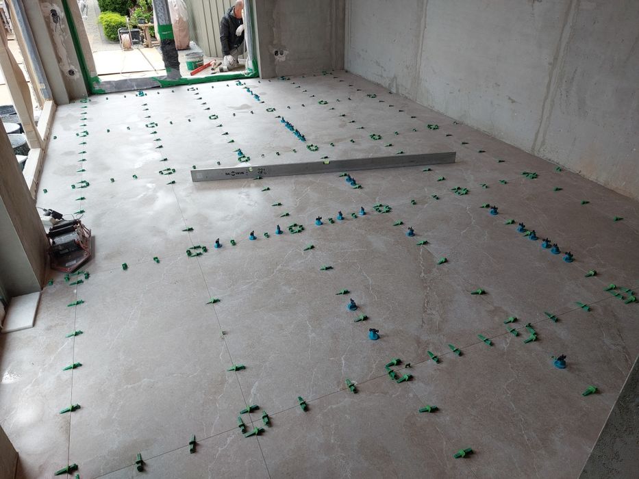 Плиточник Вкладання великого формату