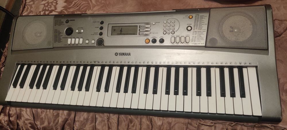 Синтезатор YAMAHA PSR-R300 (динамічна клавіатура)