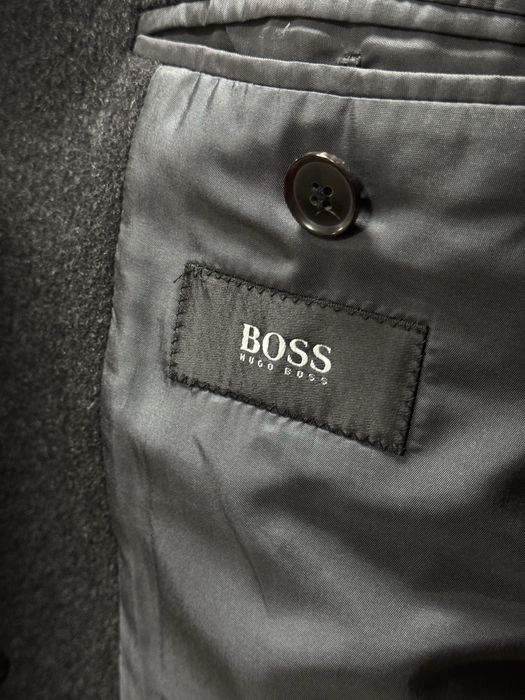 Пальто Boss.