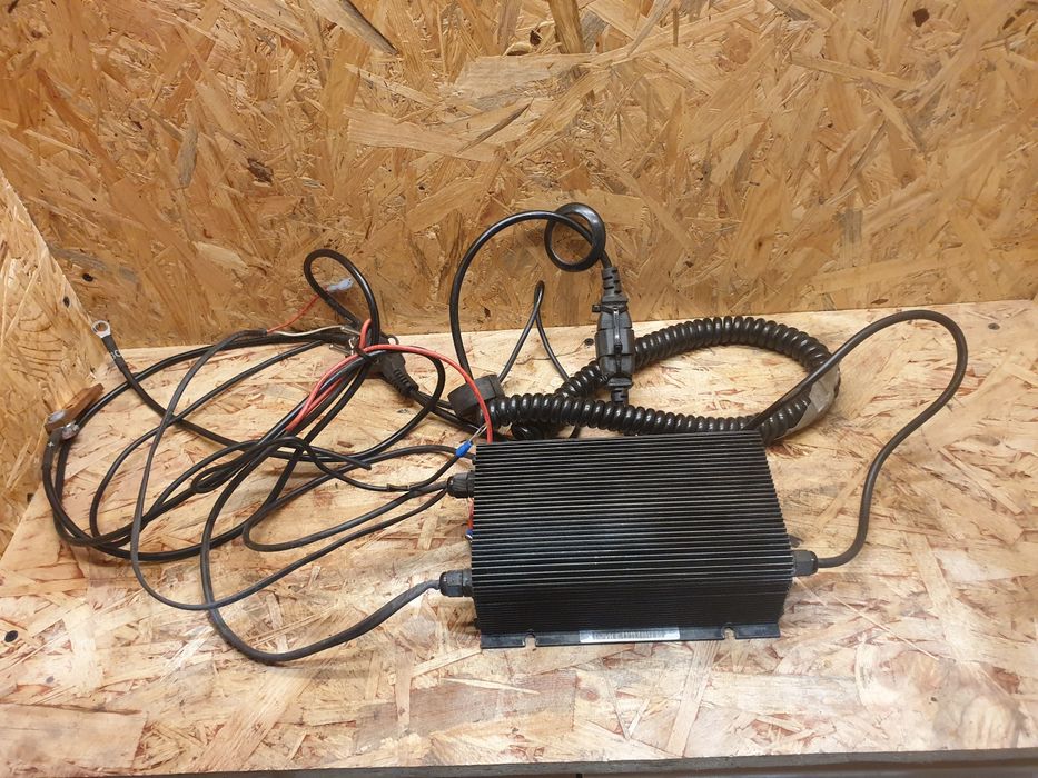 Ładowarka do wózków  elektrycznych QQE240-11CH59 24v